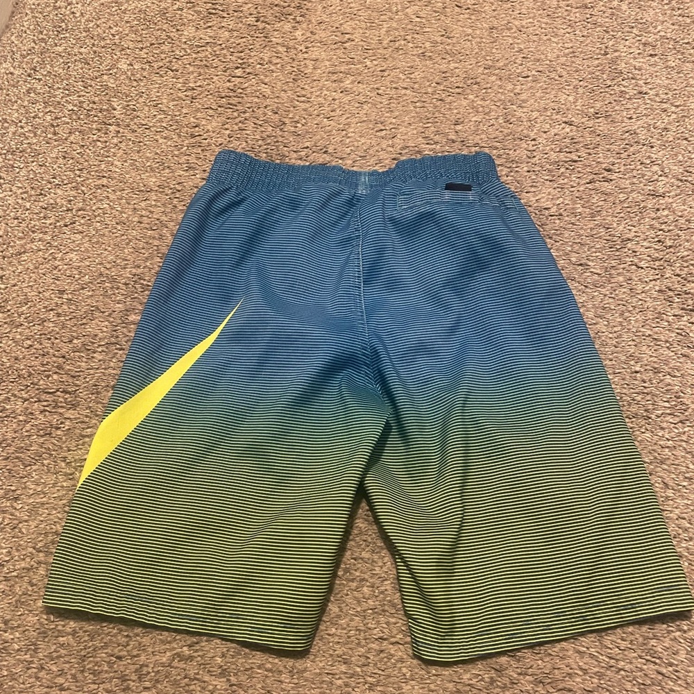 Boys Nike swim trunks - Picture 4 of 11